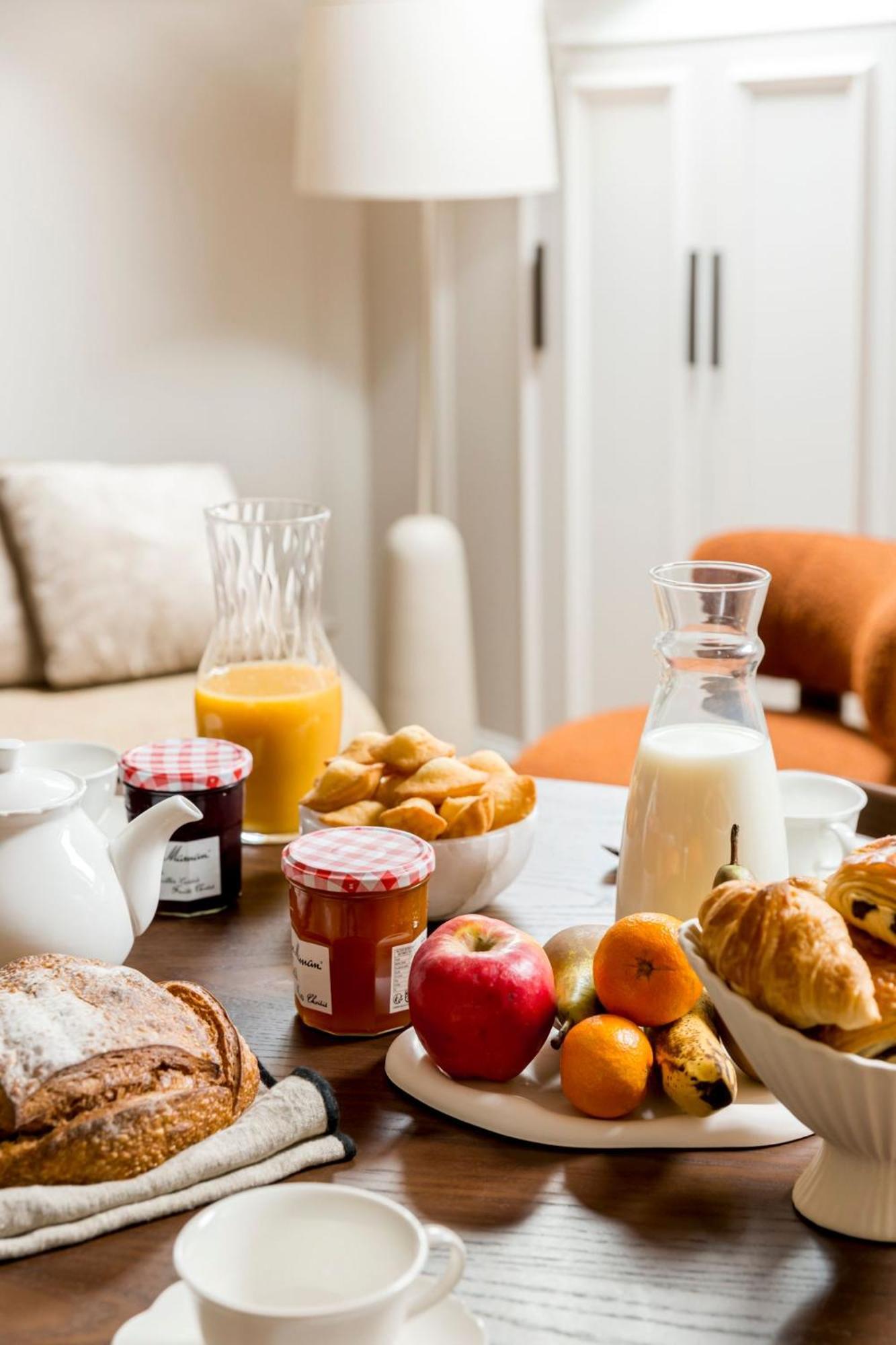 Merveil - Luxury - Champs Elysees - St Cyr I Parijs