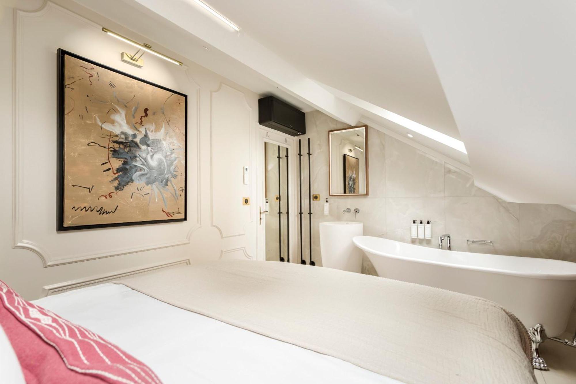 Merveil - Luxury - Champs Elysees - St Cyr I