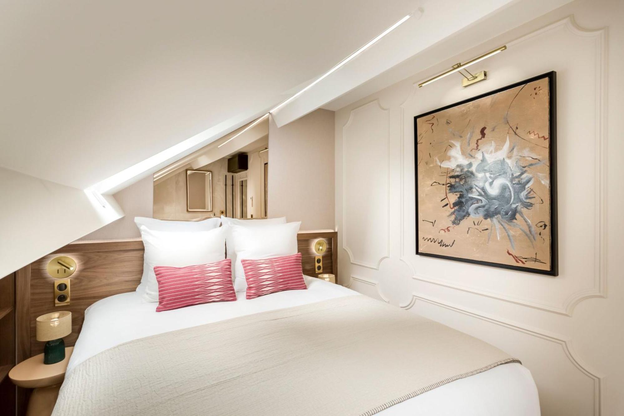 Merveil - Luxury - Champs Elysees - St Cyr I Parijs
